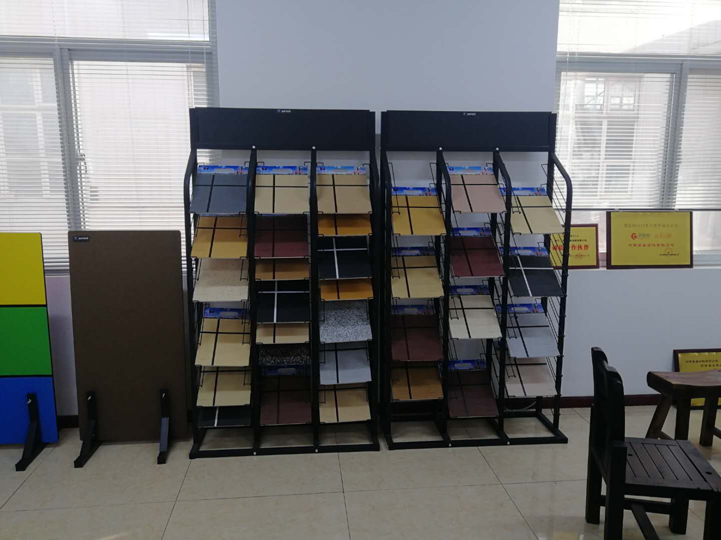​冠晶石和水包砂外墙涂料的区别，你知道多少